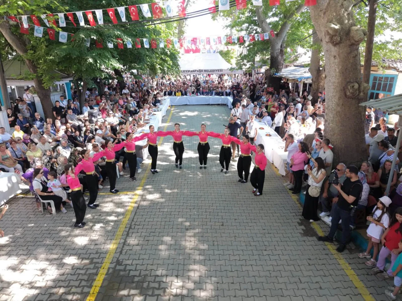 60. Kiraz Festivali Naip Mahallesinde Coşkuyla Başladı