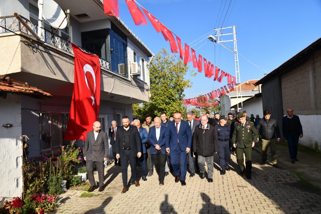 Vali Soytürk Şehit Ailesinin Acısını Paylaştı