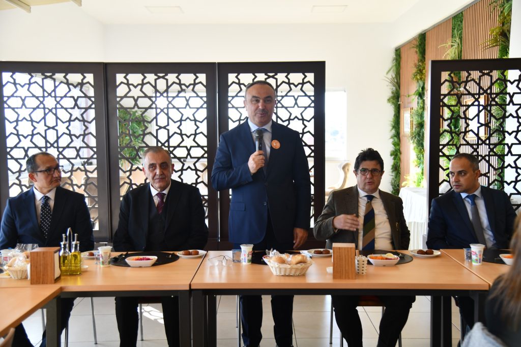 Vali Soytürk Öğretmenler Günü Kutlama Etkinlikleri Kapsamında Düzenlenen Programa Katıldı