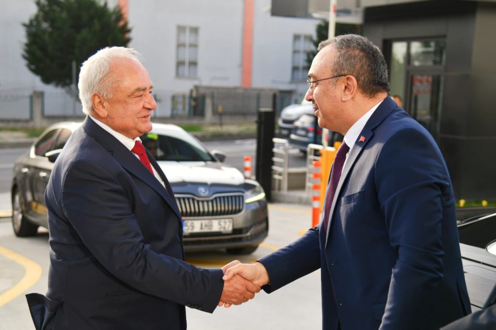 Vali Soytürk Biem İlaç’ı Ziyaret Etti