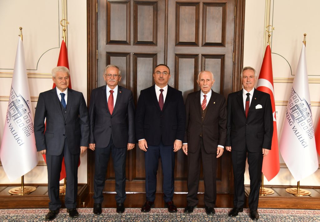 Tarih Bilincinde Buluşanlar Derneği Başkan ve Üyeleri Vali Soytürk’ü Ziyaret Etti