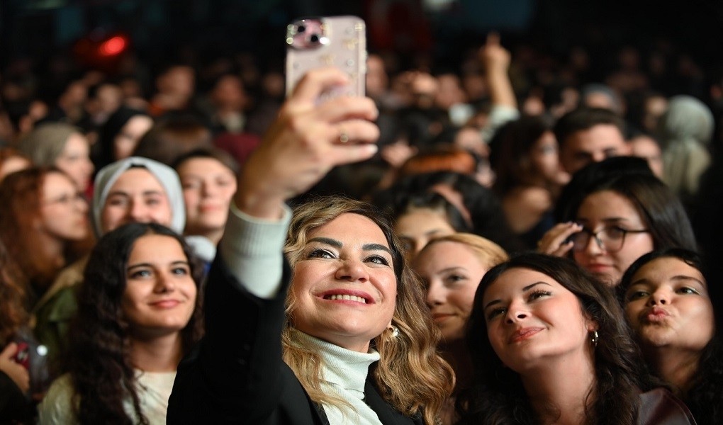 ÜNİVERSİTELİ GENÇLER “HOŞ GELDİN FEST” İLE COŞTU