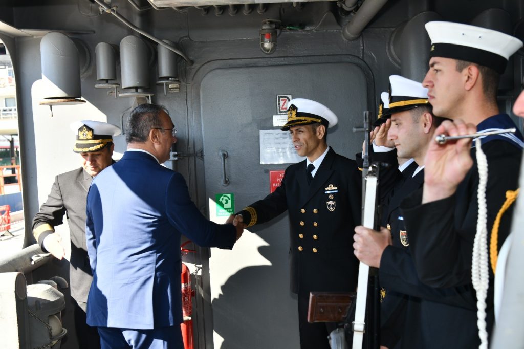 Vali Soytürk TCG Alemdar Gemisi’ni Ziyaret Etti