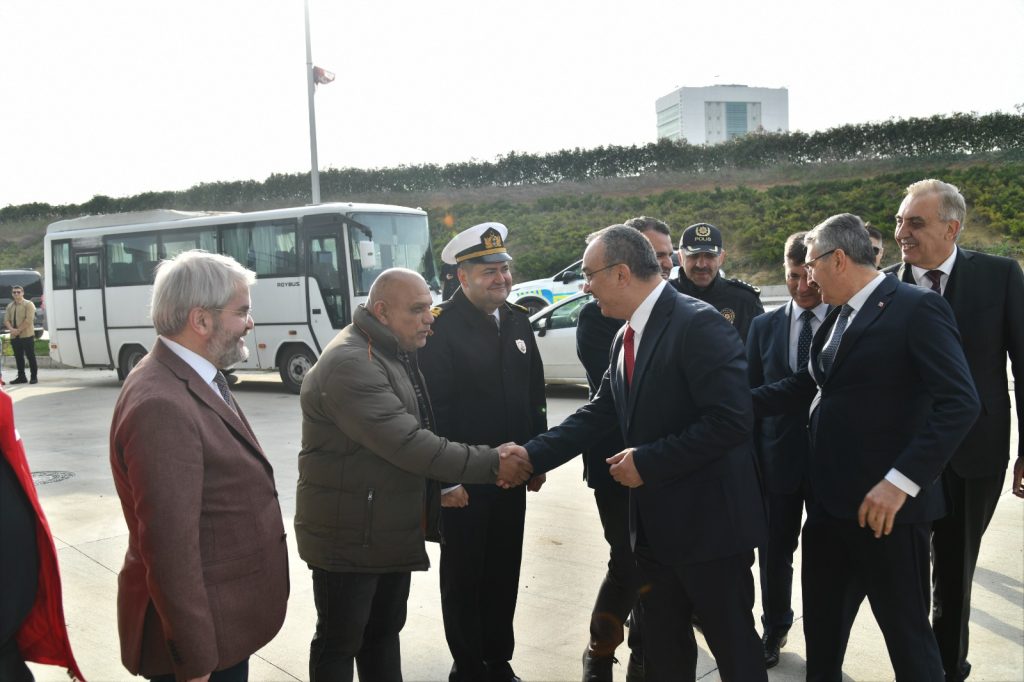 Vali Soytürk Gençlerin Dostluk Maçını İzledi