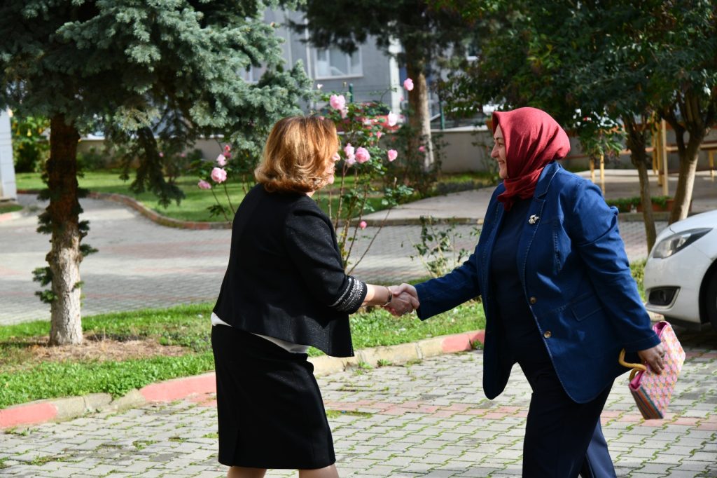 Vali Soytürk ve Eşi Nurdan Soytürk Eğitime Destek Amacıyla Düzenlenen Kermesi Ziyaret Etti