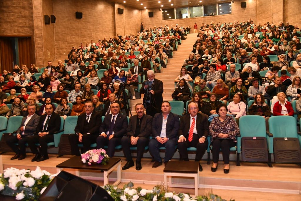 Vali Soytürk “İlden ile, Gönülden Gönüle Türkülerimiz” Konserine Katıldı