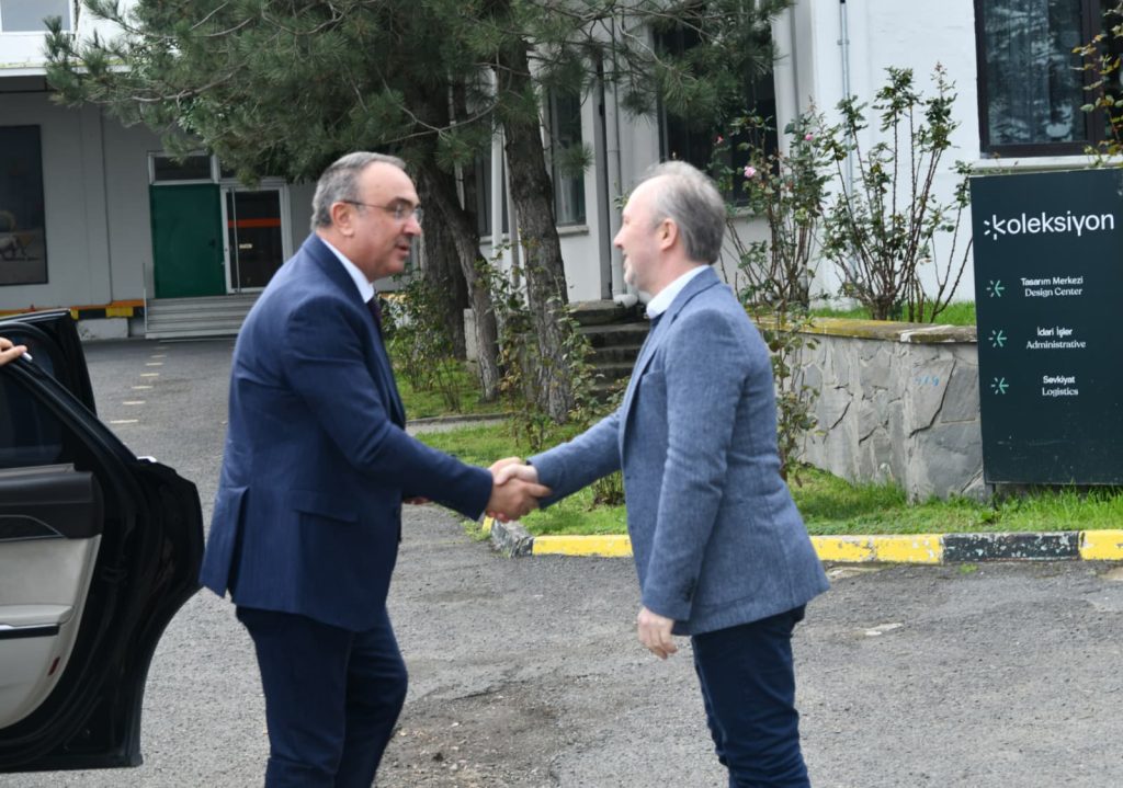 Vali Soytürk Koleksiyon Mobilya’yı Ziyaret Etti